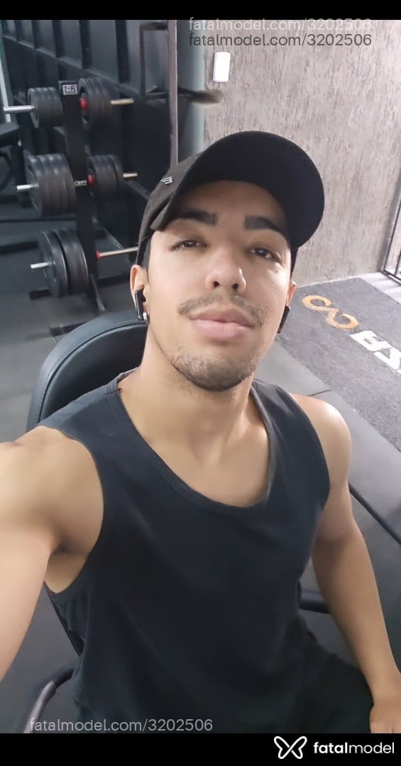 Acompanhante homem morena (o) de olhos castanhos - Ale