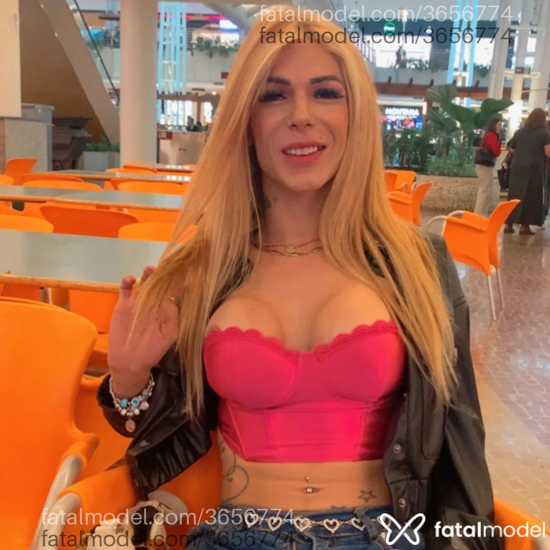 Acompanhante mulher trans loira (o) de olhos castanhos - Thifanydot