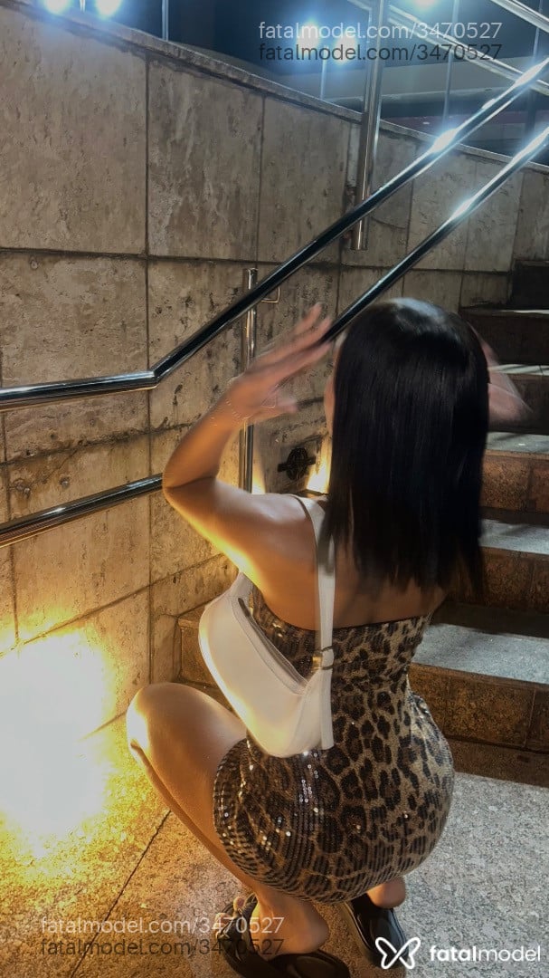 Acompanhante mulher trans morena (o) de olhos verdes - Jully Gabriela