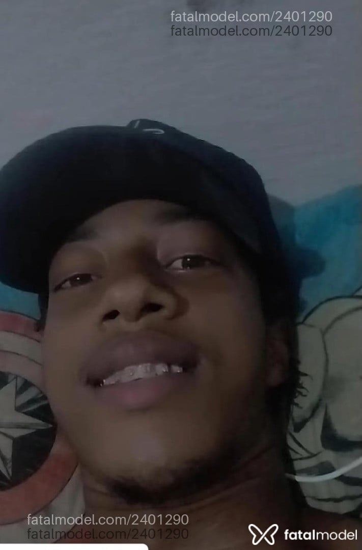 Acompanhante homem sem cabelo de olhos castanhos - Junior