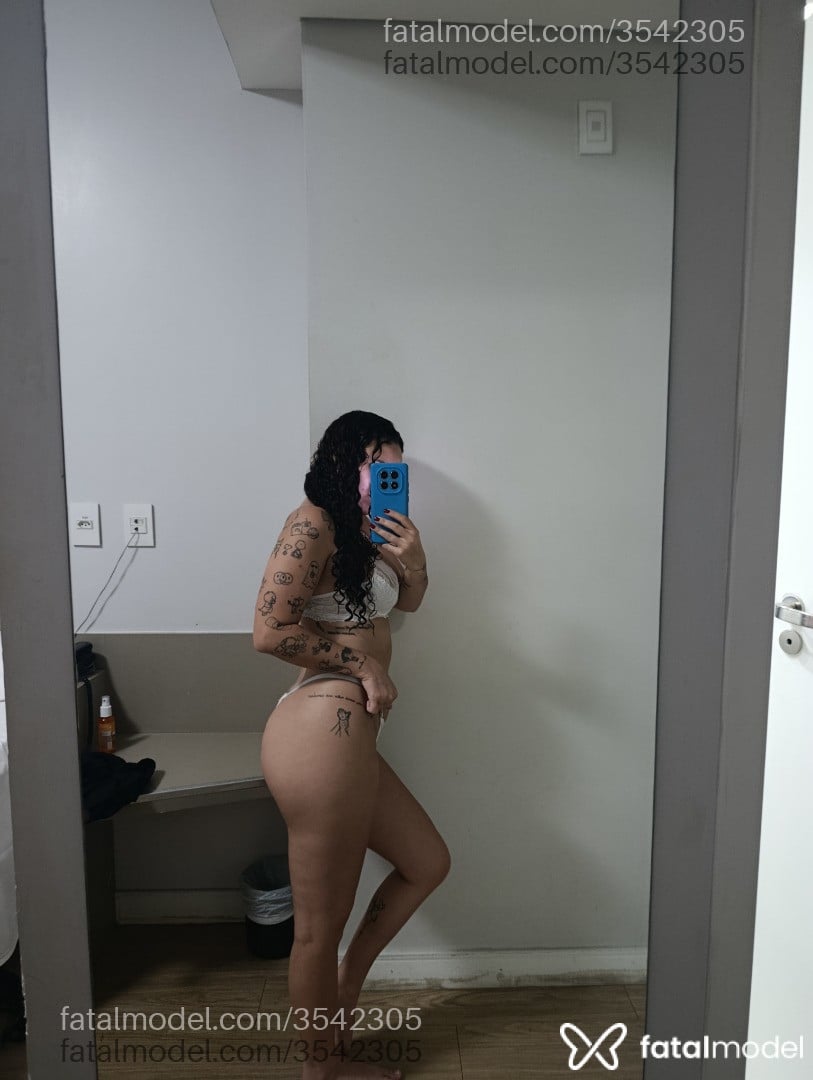 Acompanhante mulher com cabelo castanho de olhos castanhos - Beatriz