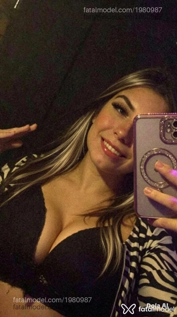 Acompanhante mulher com cabelo castanho de olhos castanhos - Sabrina Lopez