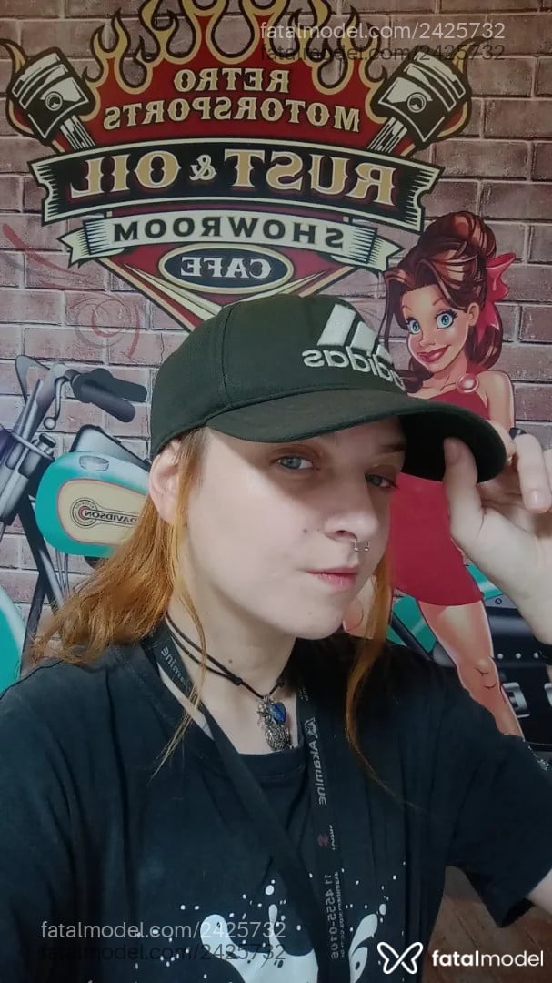 Acompanhante mulher ruiva (o) de olhos azuis - Misa