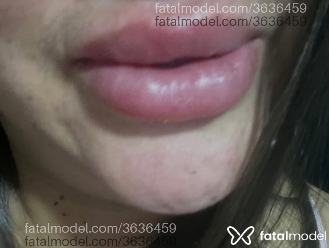 Acompanhante mulher com cabelo castanho de olhos castanhos - Júlia