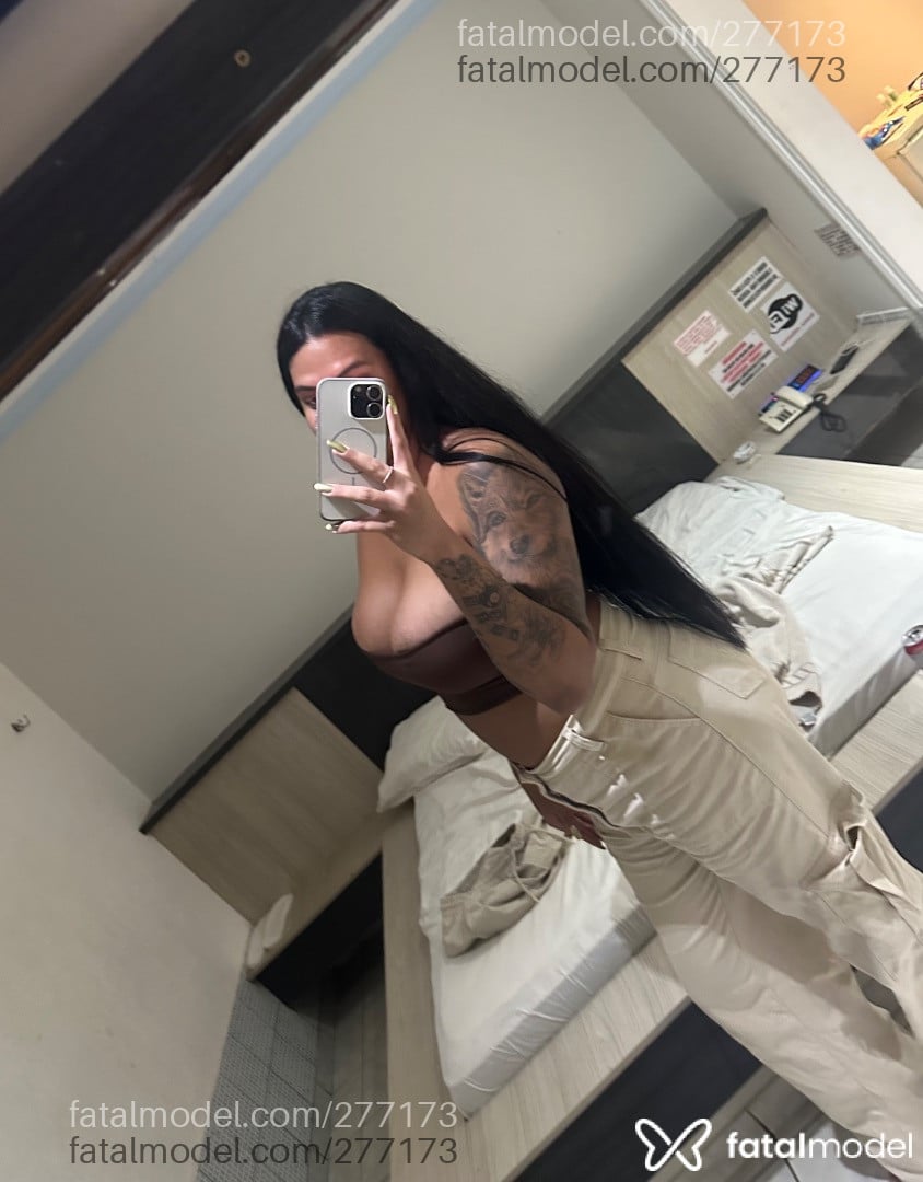 Acompanhante travesti morena (o) de olhos castanhos - Sabrina