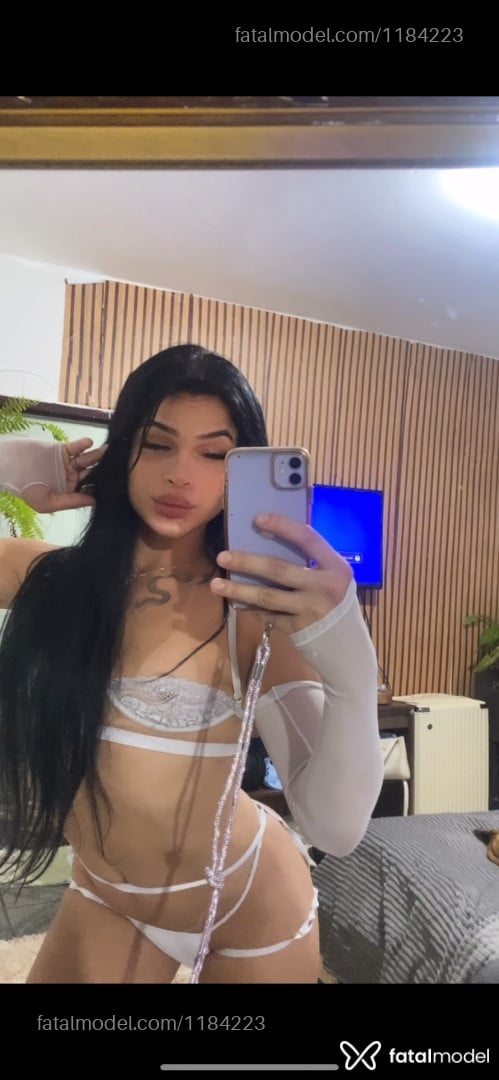 Acompanhante mulher trans morena (o) de olhos castanhos - Condessa