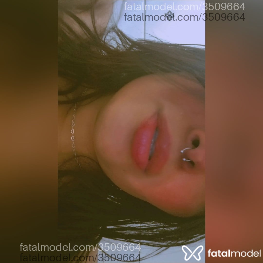 Acompanhante mulher morena (o) de olhos pretos - Morena