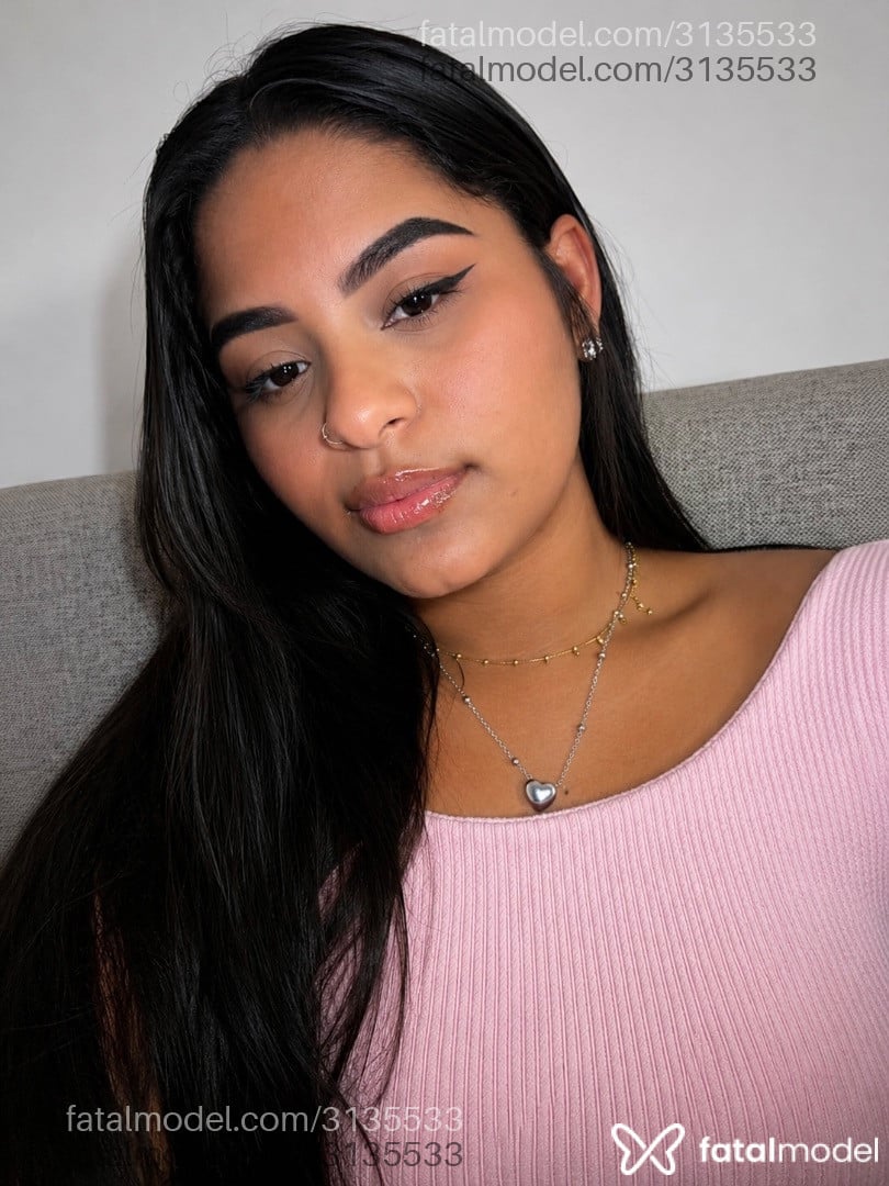 Acompanhante mulher com cabelo castanho de olhos castanhos - Hadassah Oliver