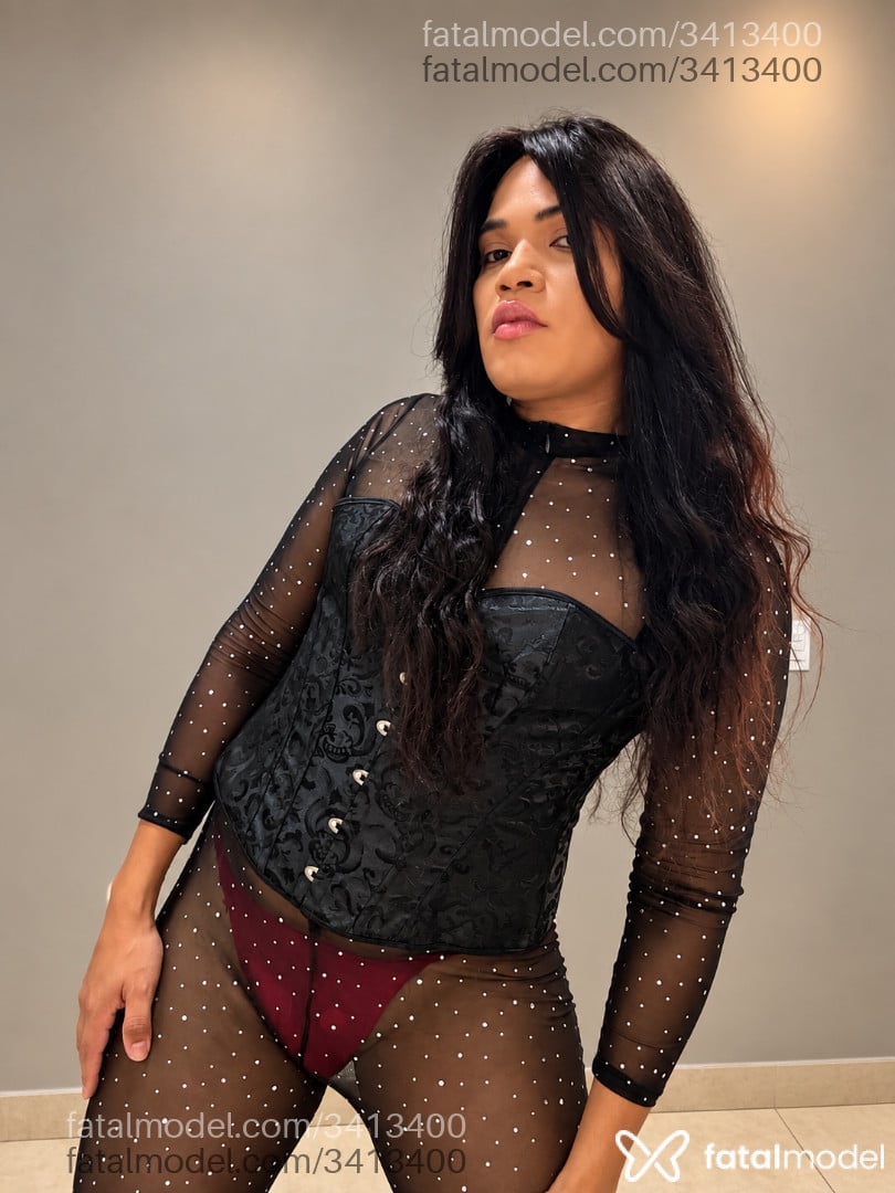 Acompanhante mulher trans loira (o) de olhos pretos - Bruna