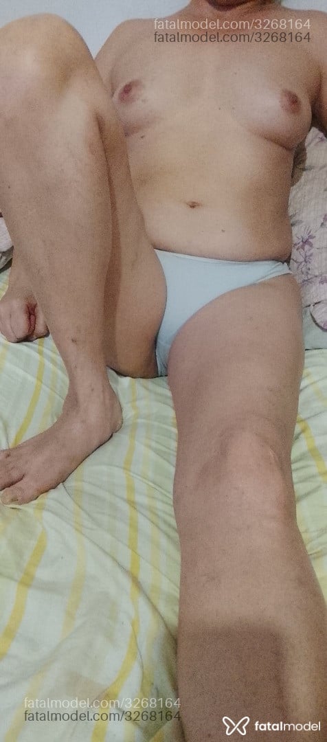 Acompanhante mulher morena (o) de olhos castanhos - Taynaragyn