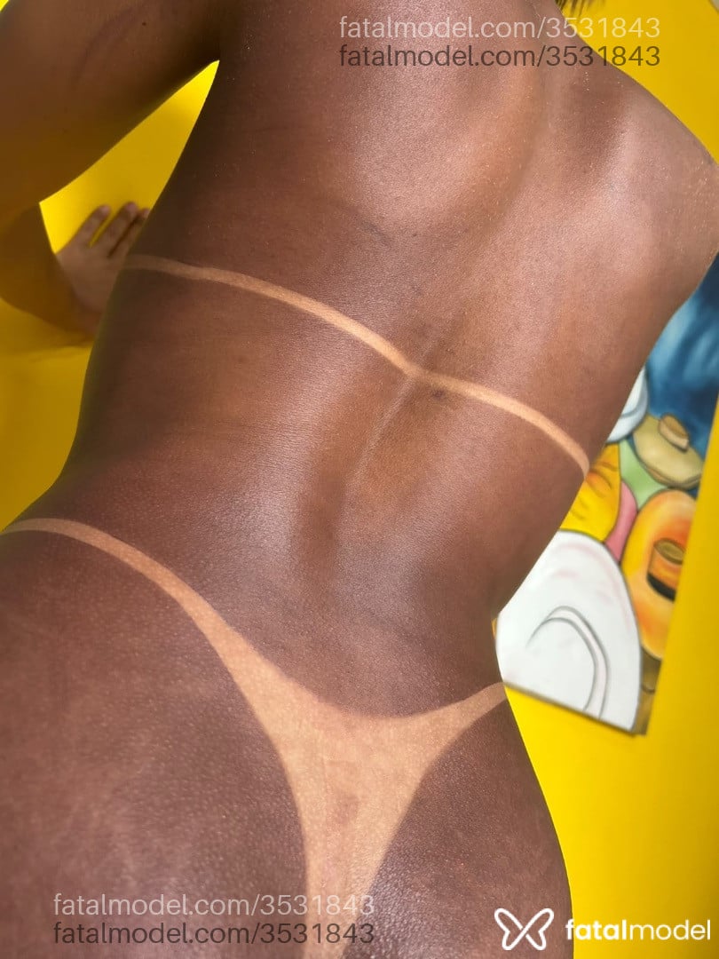 Acompanhante mulher trans com cabelo castanho de olhos castanhos - Manuella