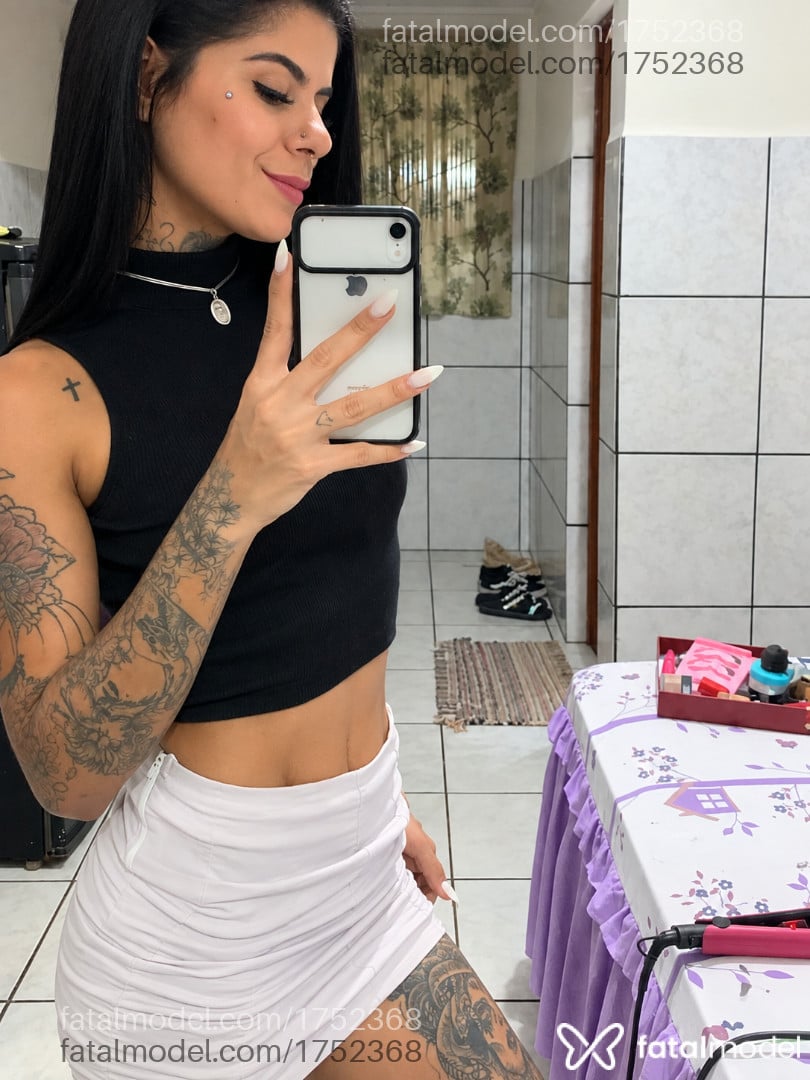Acompanhante mulher morena (o) de olhos castanhos - Garota vip