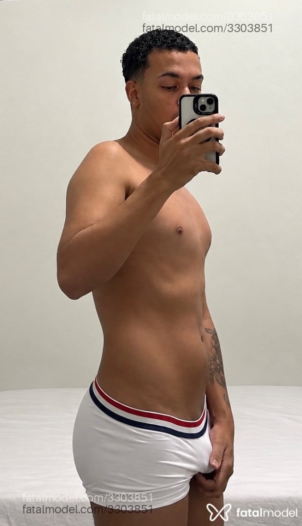 Acompanhante homem com cabelo castanho de olhos castanhos - Felipe