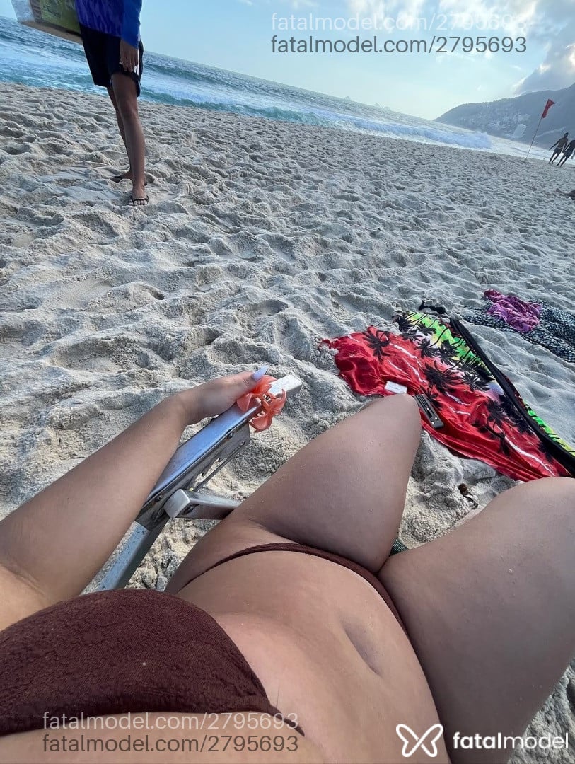 Acompanhante mulher loira (o) de olhos castanhos - Bianca