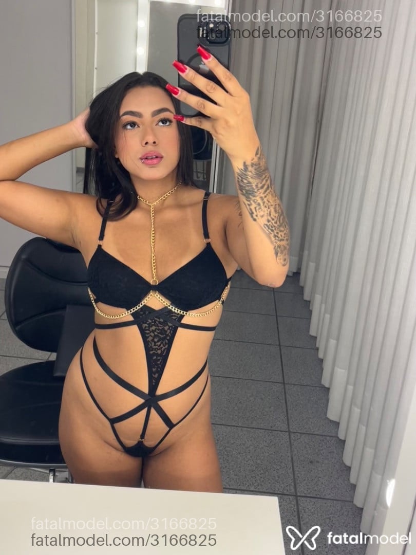 Acompanhante mulher morena (o) de olhos pretos - Luiza