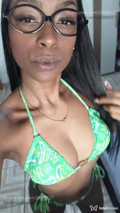 Acompanhante mulher morena (o) de olhos castanhos - Perola