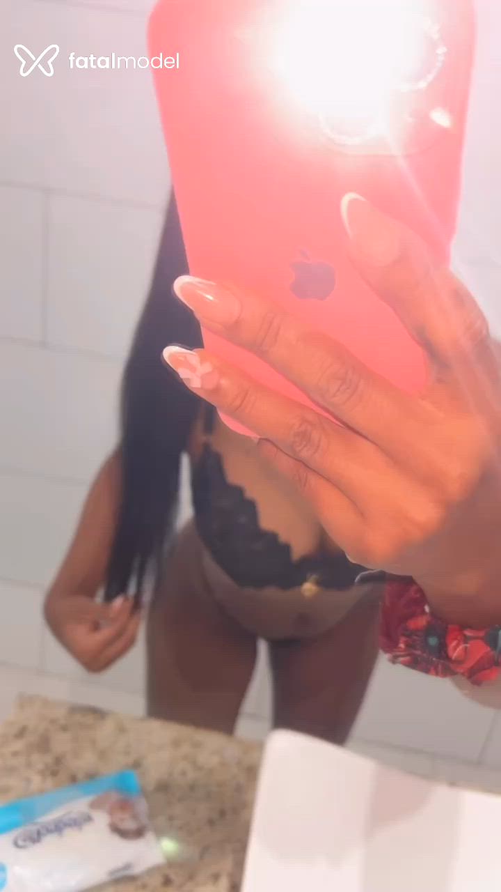 Acompanhante mulher morena (o) de olhos castanhos - Perola