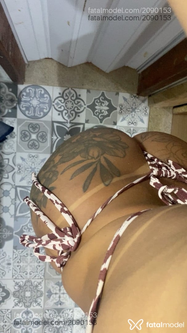 Acompanhante mulher morena (o) de olhos pretos - Lorena Flor