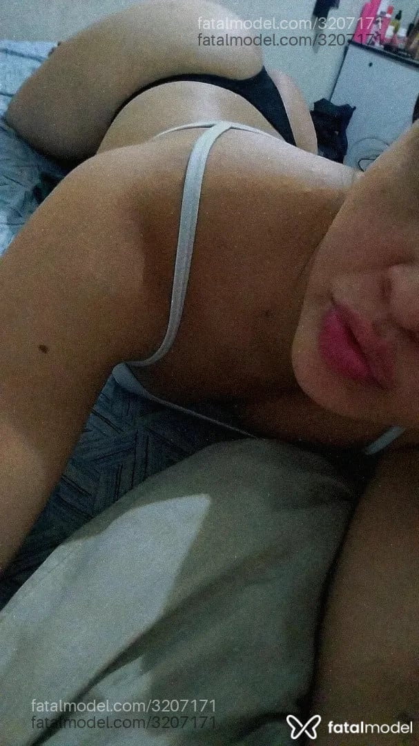 Acompanhante mulher trans morena (o) de olhos castanhos - Katter