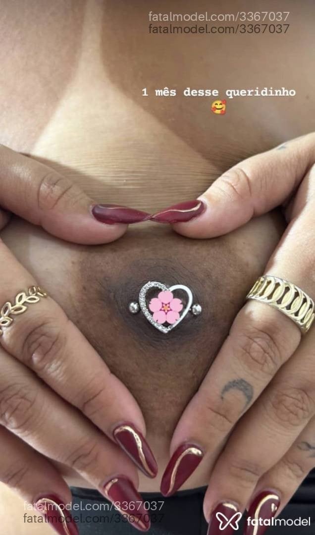 Acompanhante mulher morena (o) de olhos castanhos - Maya