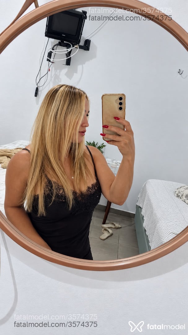 Acompanhante mulher loira (o) de olhos mel - Mykela