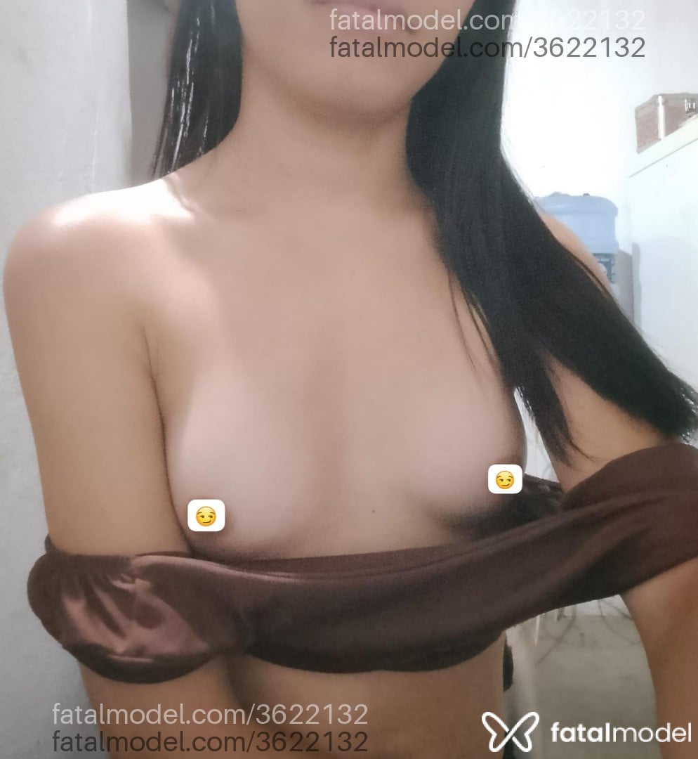 Acompanhante mulher trans morena (o) de olhos pretos - Ana
