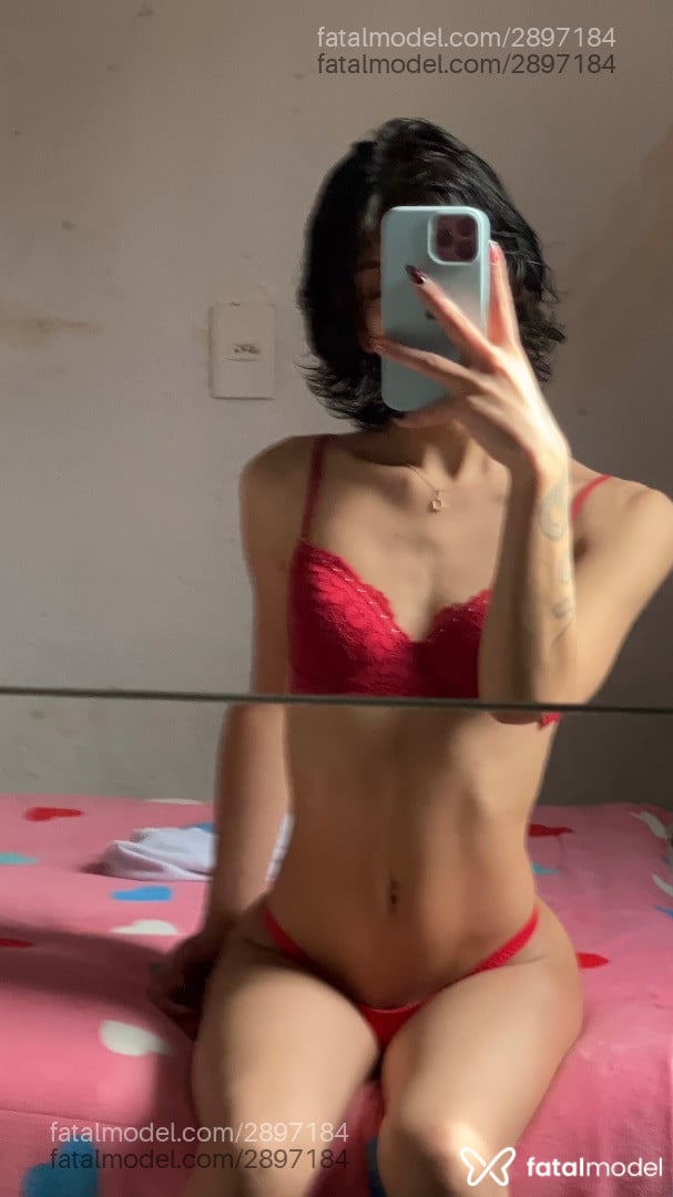 Acompanhante mulher trans morena (o) de olhos castanhos - Silver