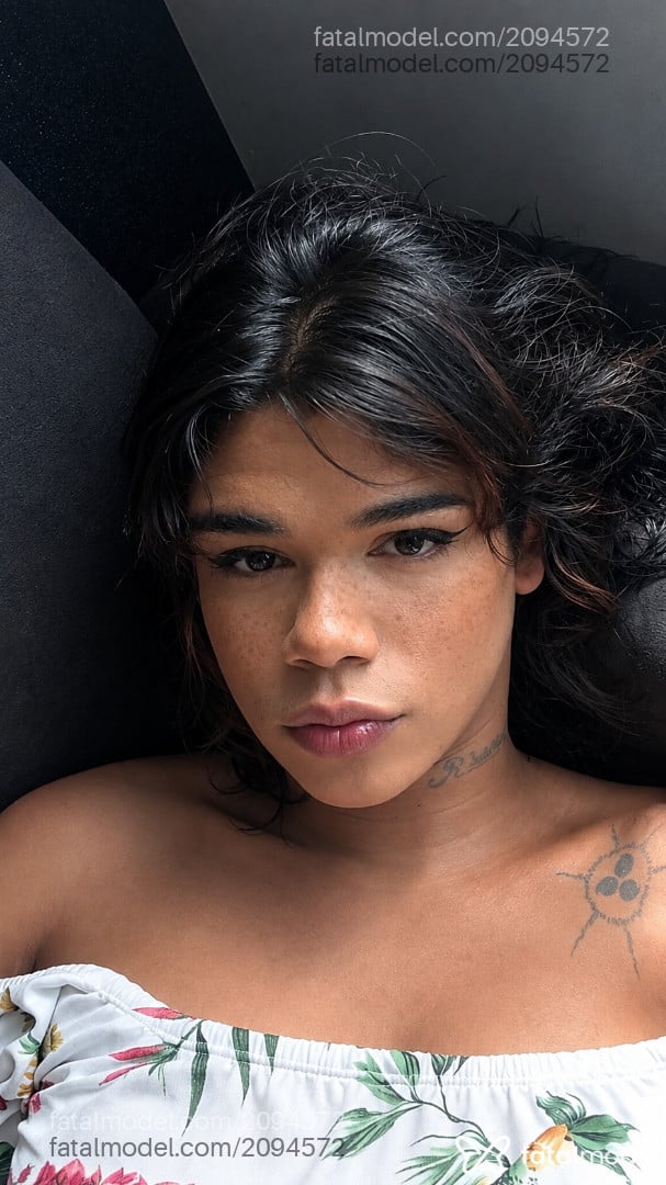 Acompanhante mulher trans loira (o) de olhos pretos - Angel Gabriele