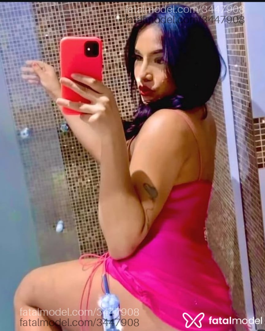 Acompanhante mulher trans morena (o) de olhos castanhos - Tay Costa