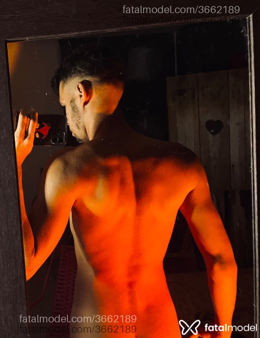 Acompanhante homem morena (o) de olhos pretos - Levil