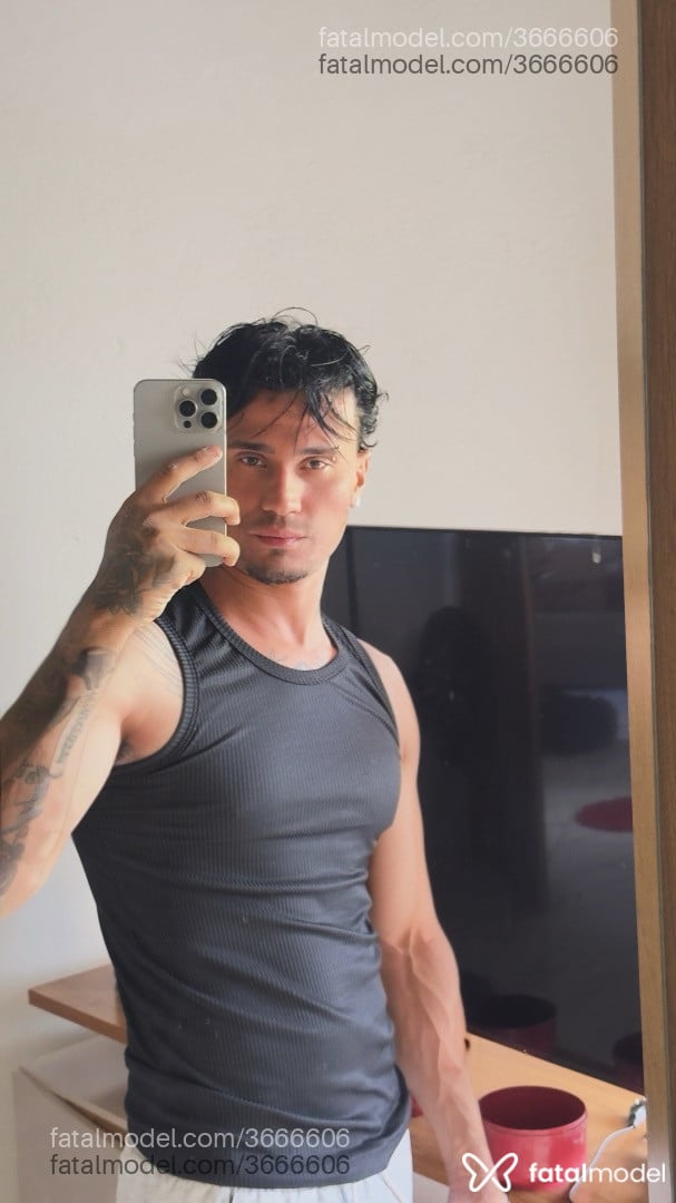 Acompanhante homem com cabelo castanho de olhos pretos - Lukinhas