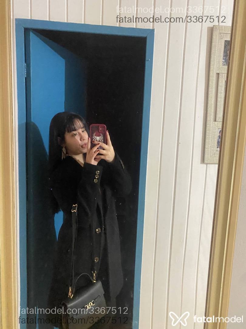 Acompanhante mulher com cabelo castanho de olhos castanhos - Alice