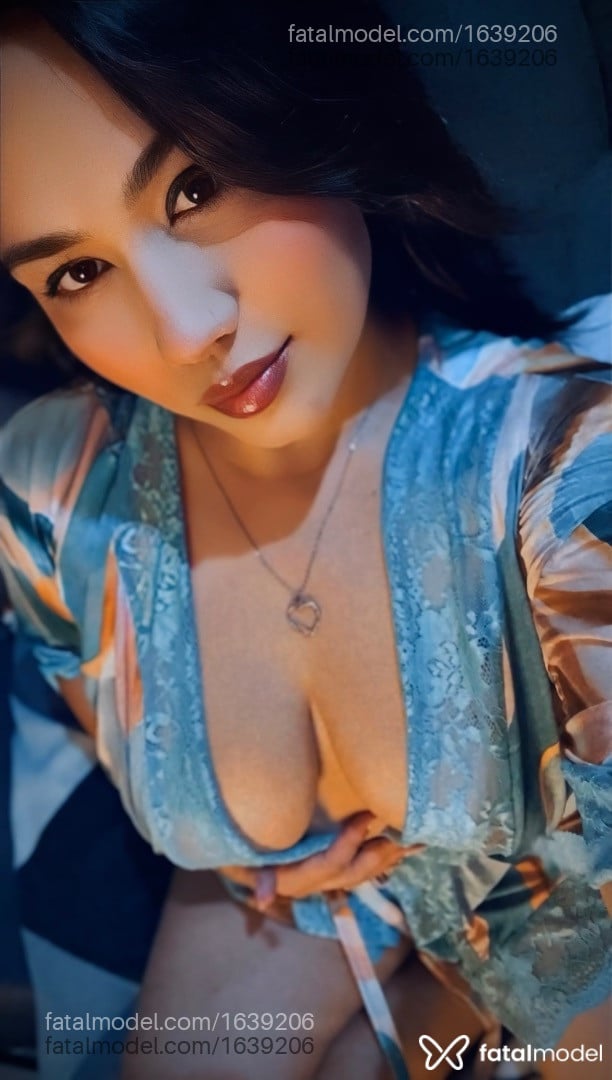 Acompanhante mulher morena (o) de olhos castanhos - Trisy