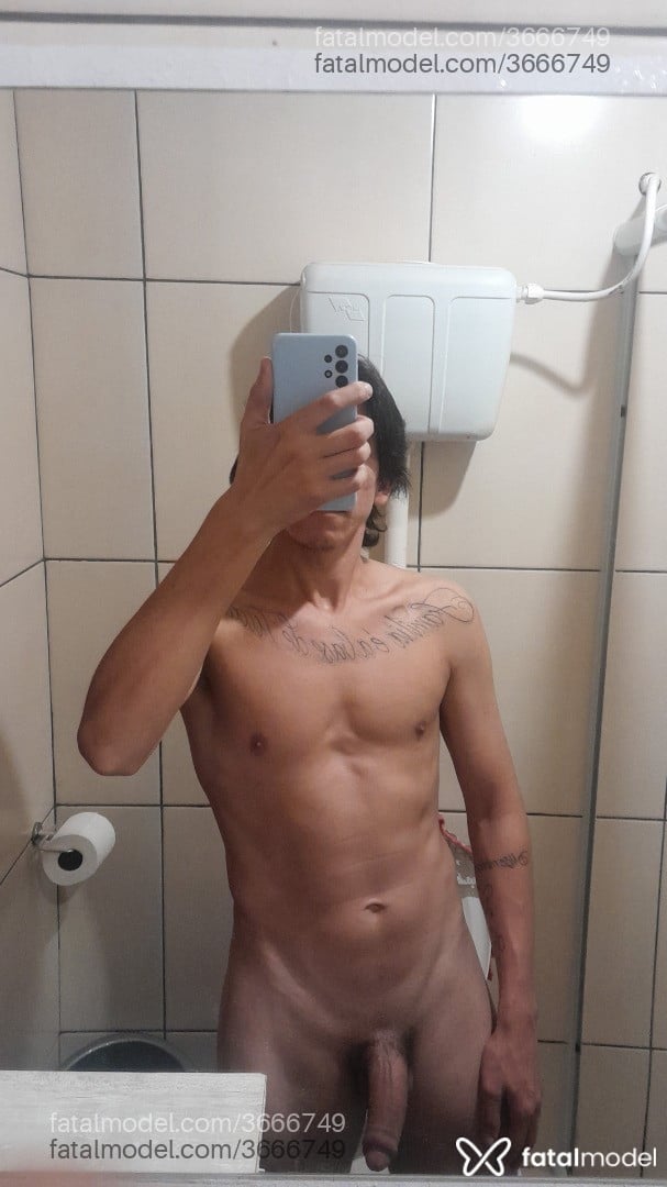 Acompanhante homem morena (o) de olhos castanhos - Modelo Alex