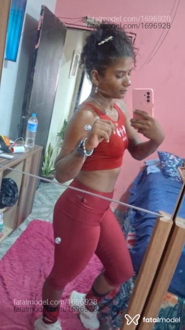 Acompanhante mulher com cabelo castanho de olhos castanhos - Lua