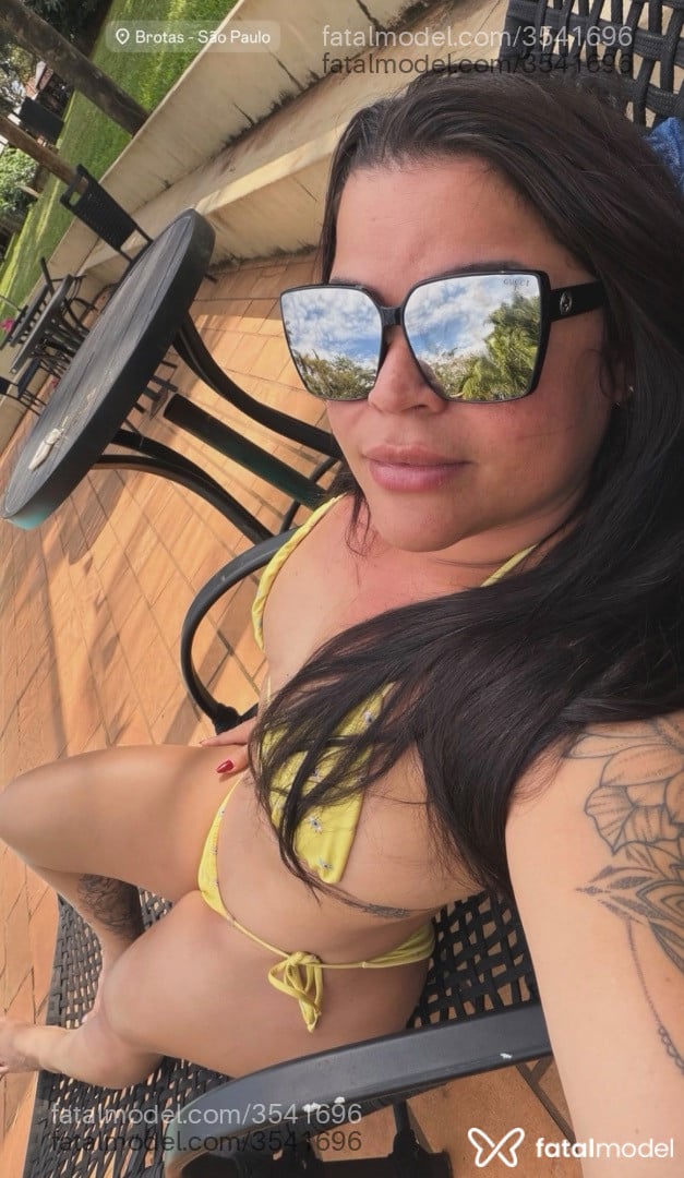 Acompanhante mulher morena (o) de olhos castanhos - Leana