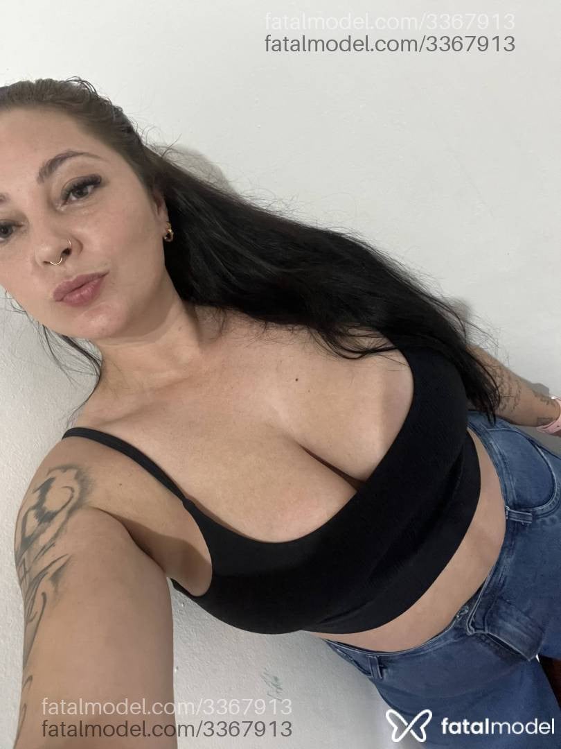 Acompanhante mulher morena (o) de olhos verdes - Kiara