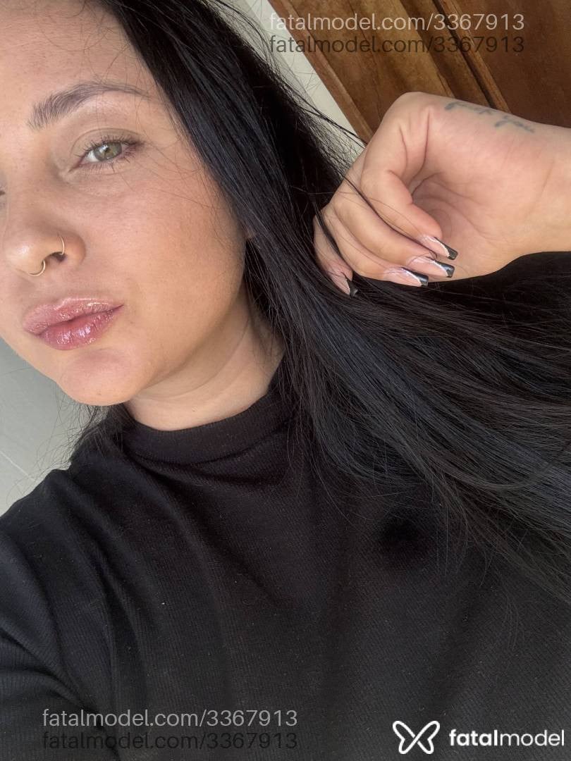 Acompanhante mulher morena (o) de olhos verdes - Kiara