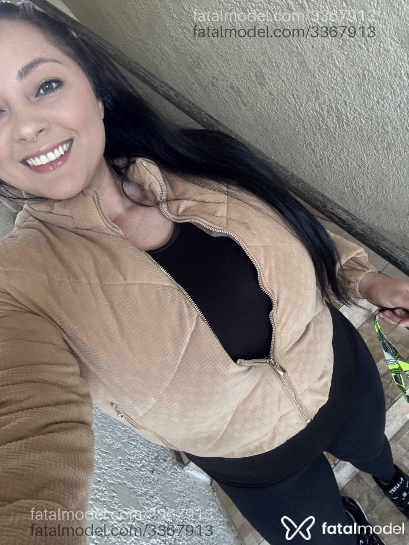 Acompanhante mulher morena (o) de olhos verdes - Kiara