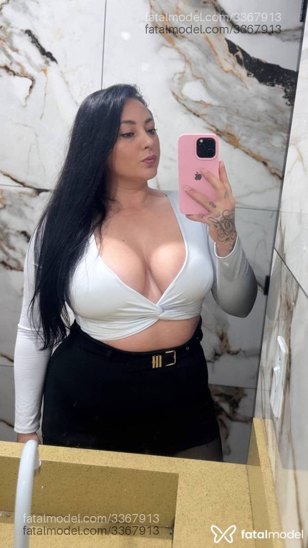 Acompanhante mulher morena (o) de olhos verdes - Kiara Acompanhante mulher morena (o) de olhos verdes - Kiara
