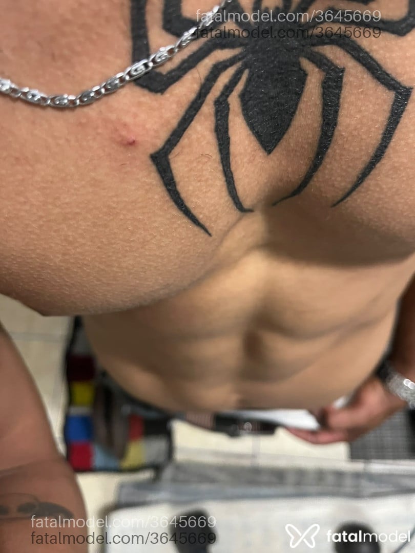 Acompanhante homem morena (o) de olhos pretos - Douglas