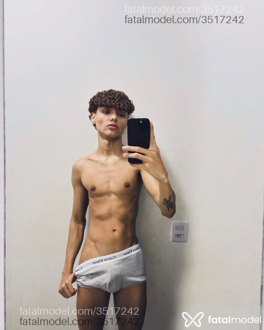 Acompanhante homem com cabelo castanho de olhos castanhos - Martin