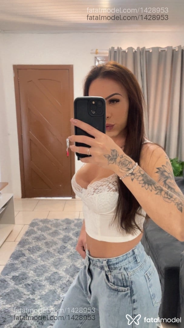 Acompanhante travesti morena (o) de olhos verdes - Jennifer Prado