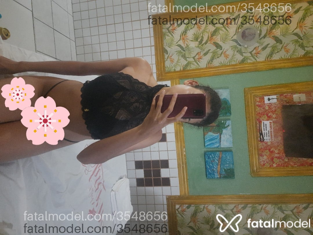 Acompanhante mulher com cabelo castanho de olhos castanhos - Morena