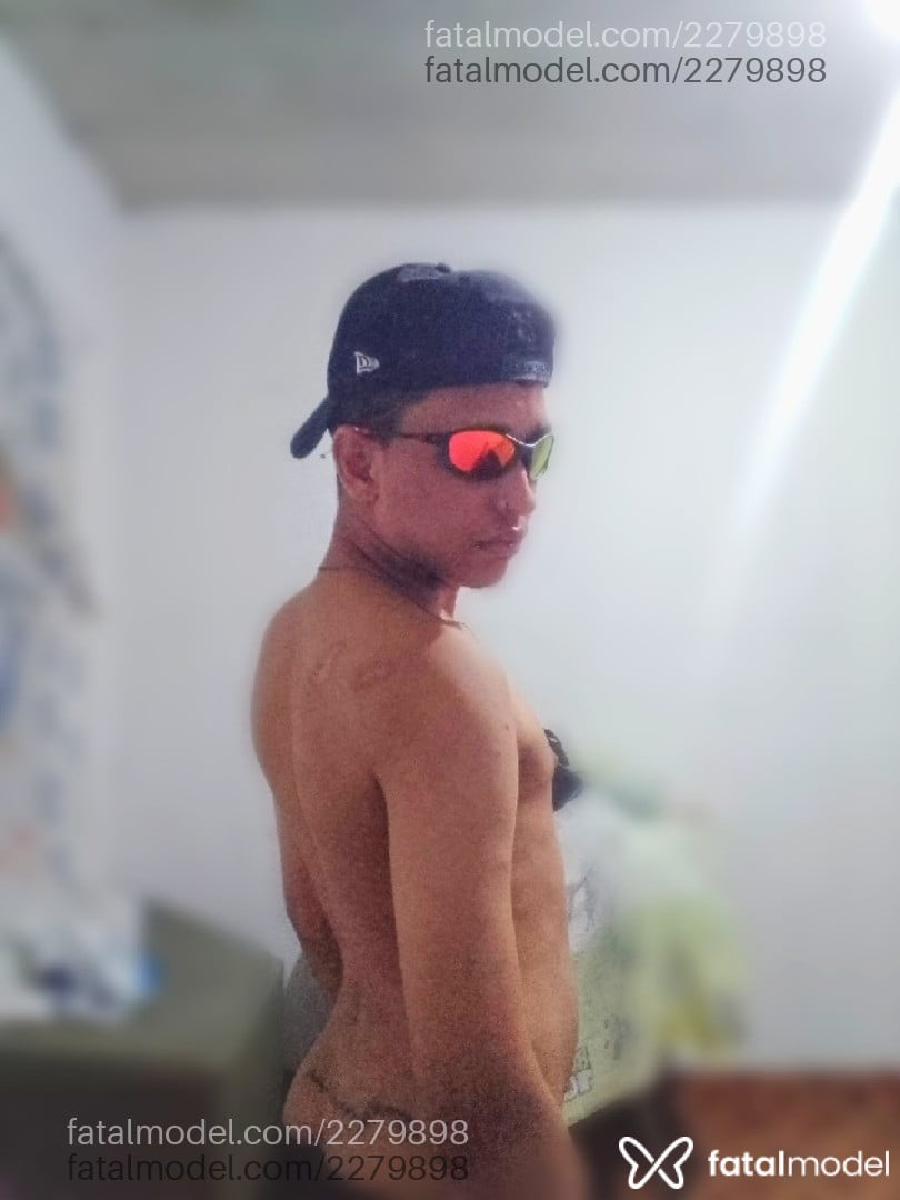 Acompanhante homem morena (o) de olhos castanhos - Alexandre