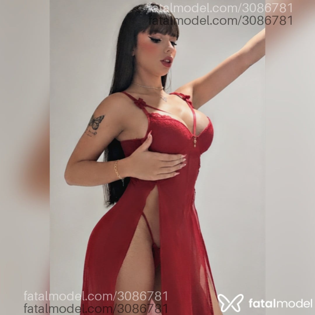 Acompanhante mulher trans com cabelo castanho de olhos castanhos - Alícia