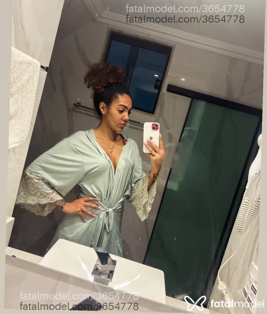 Acompanhante mulher com cabelo castanho de olhos castanhos - Luna Belline