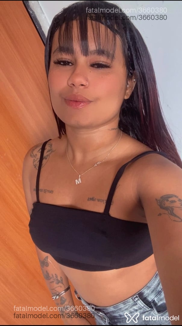 Acompanhante mulher morena (o) de olhos pretos - Vxmari