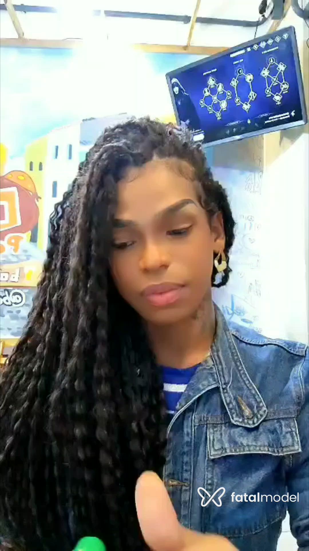 Acompanhante mulher trans com cabelo castanho de olhos mel - Gigi Leal