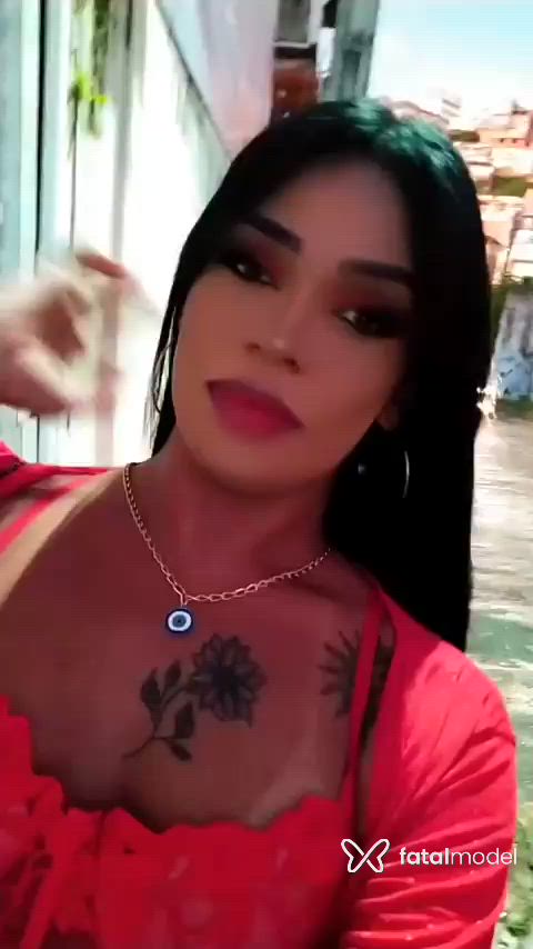 Acompanhante mulher trans com cabelo castanho de olhos mel - Gigi Leal